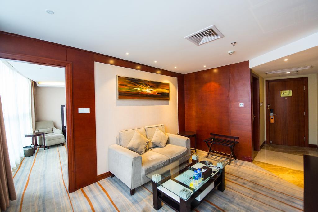 Vienna International Hotel - Expo Branch Shanghai Bagian luar foto