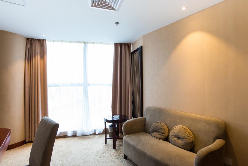 Vienna International Hotel - Expo Branch Shanghai Bagian luar foto