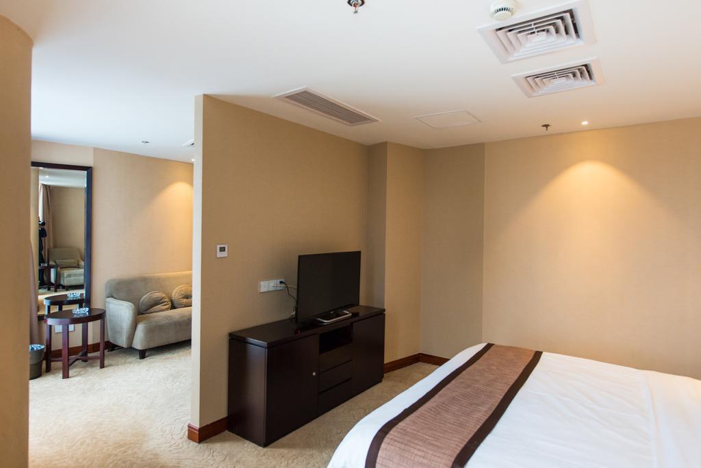 Vienna International Hotel - Expo Branch Shanghai Bagian luar foto