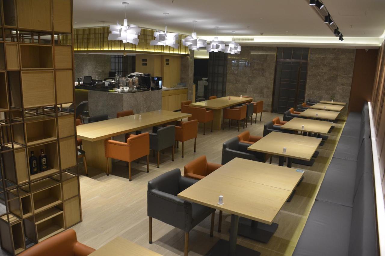 Vienna International Hotel - Expo Branch Shanghai Bagian luar foto